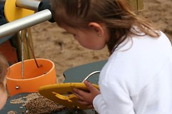 detalle-infantil-juego-de-agua-con-canaletas