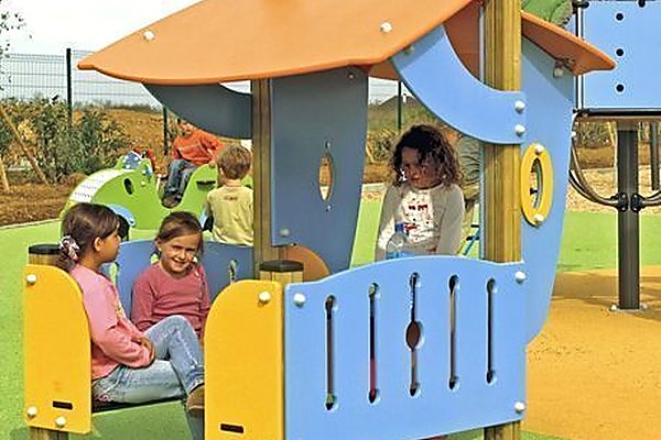 casita-ludica-infantil-con-paneles-j262