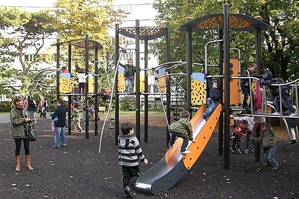 juego-infantil-biibox-parque-arbolado