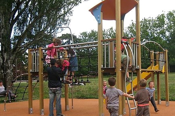 juego-infantil-vivarea-escalada-y-tobogan